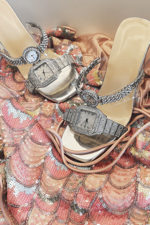 Sepatu hak tinggi kristal desa - Luxury Watch Square ulasan dan harga